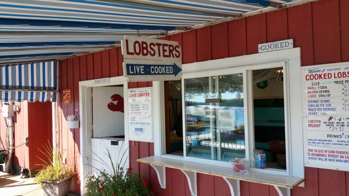 11 Restaurants With The Best Lobster Rolls In Maine