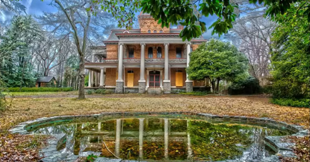 13 Staggering Photos Of Bon Haven, An Abandoned Mansion In South Carolina