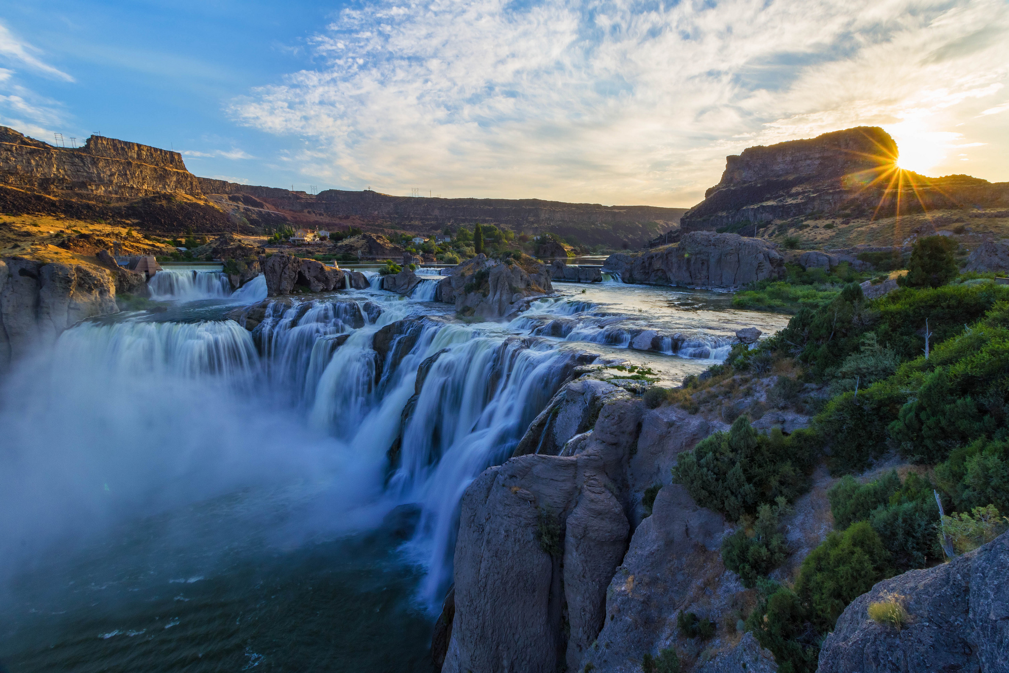 Shoshone Falls In Idaho Is The Most Epic Waterfall In The Northwest2048 x 1366