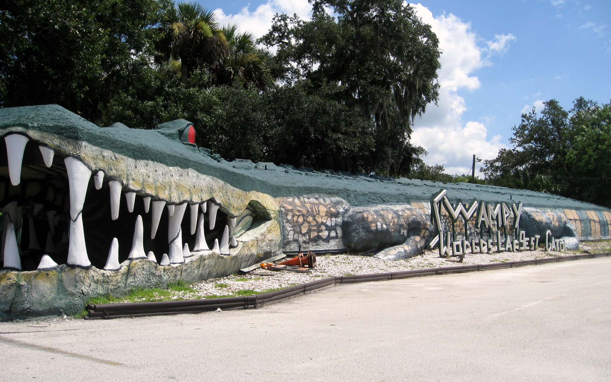 A 30-Foot Pistachio and 15 Other Weird Roadside 