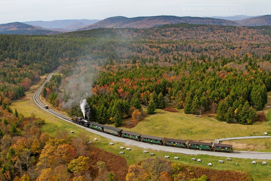 this-is-the-best-train-ride-to-see-fall-foliage-in-west-virginia